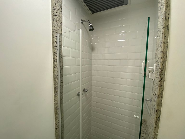 Apartamento 2 Dormitorios Leblon 200m Playa Junto Malls 102