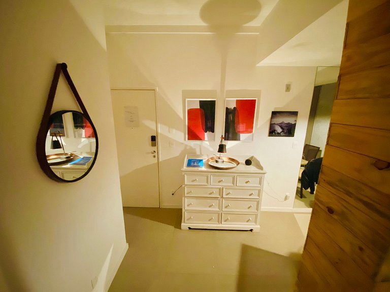 2 bedroom apartment 200m from the beach and next to Leblon S