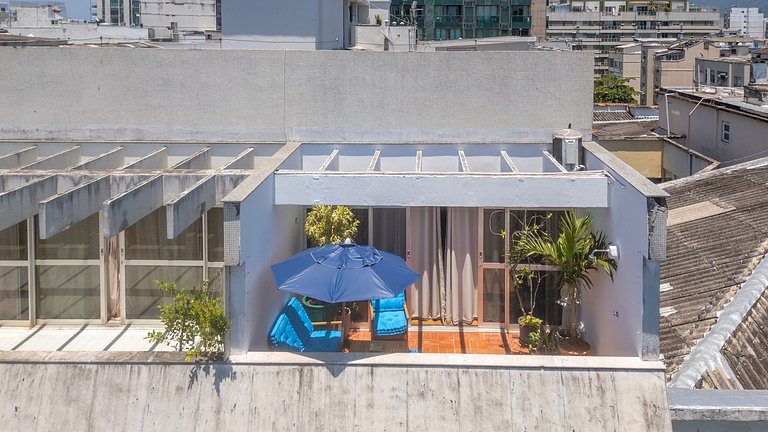 Beautiful 2 bedroom penthouse 100 m from the beach