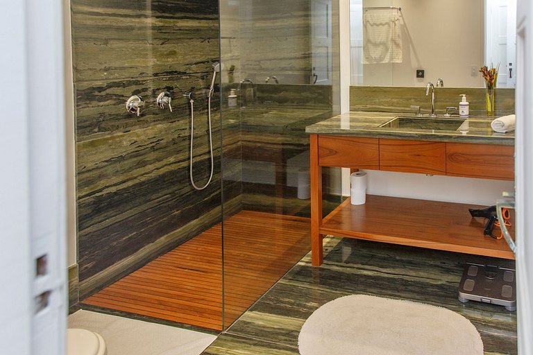 Espectacular apartamento con azotea al aire libre.