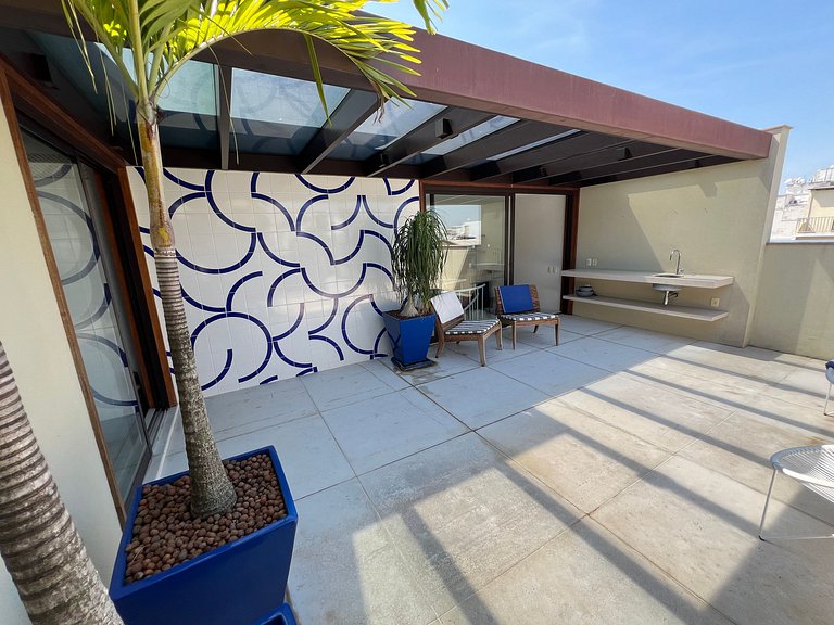 Estúdio com terraço compartilhado e chuveirão