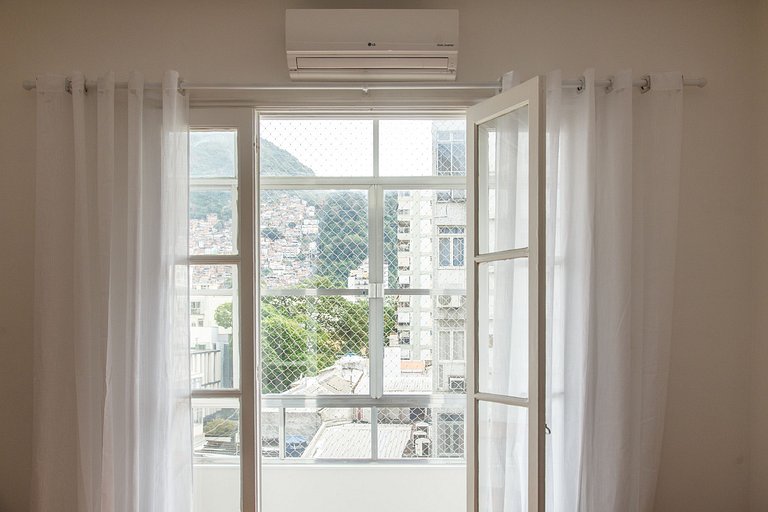 Botafogo: Comfort and View at the Best Spot