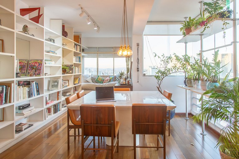 Andar alto 2 quartos, 140m2 perto Av Paulista