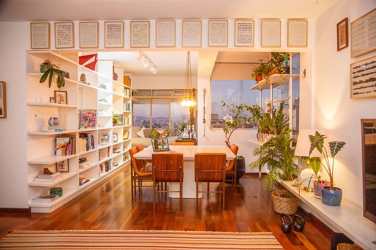 Andar alto 2 quartos, 140m2 perto Av Paulista