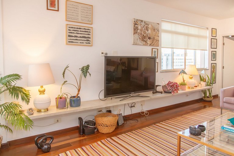 Andar alto 2 quartos, 140m2 perto Av Paulista