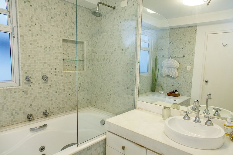 Andar alto 2 quartos, 140m2 perto Av Paulista