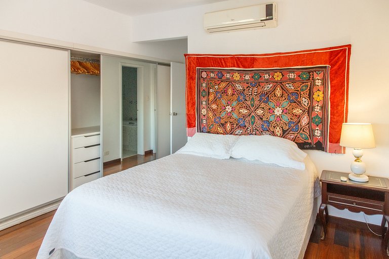Andar alto 2 quartos, 140m2 perto Av Paulista