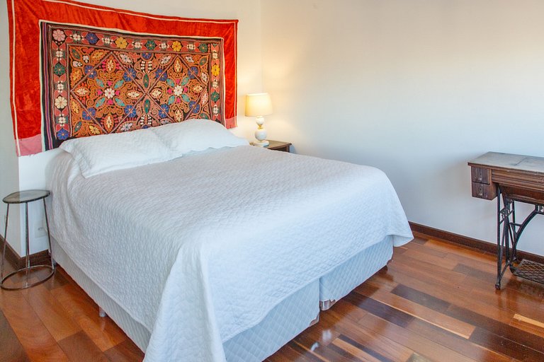 Andar alto 2 quartos, 140m2 perto Av Paulista
