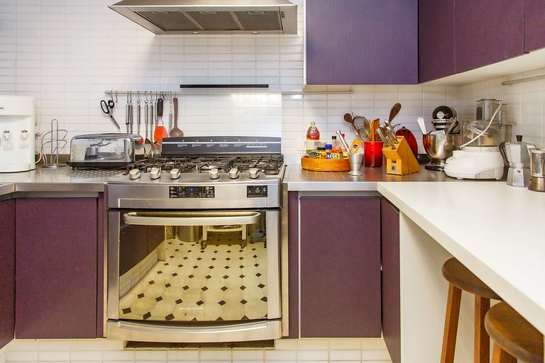 Andar alto 2 quartos, 140m2 perto Av Paulista