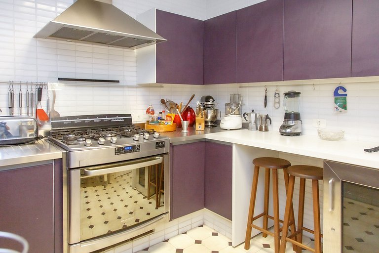Andar alto 2 quartos, 140m2 perto Av Paulista