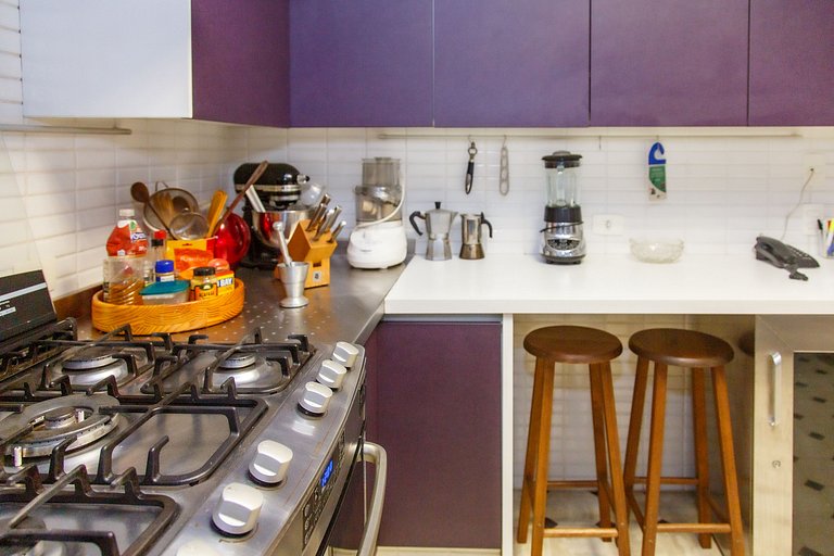 Andar alto 2 quartos, 140m2 perto Av Paulista