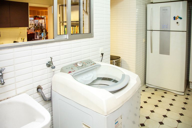 Andar alto 2 quartos, 140m2 perto Av Paulista