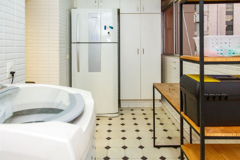 Andar alto 2 quartos, 140m2 perto Av Paulista