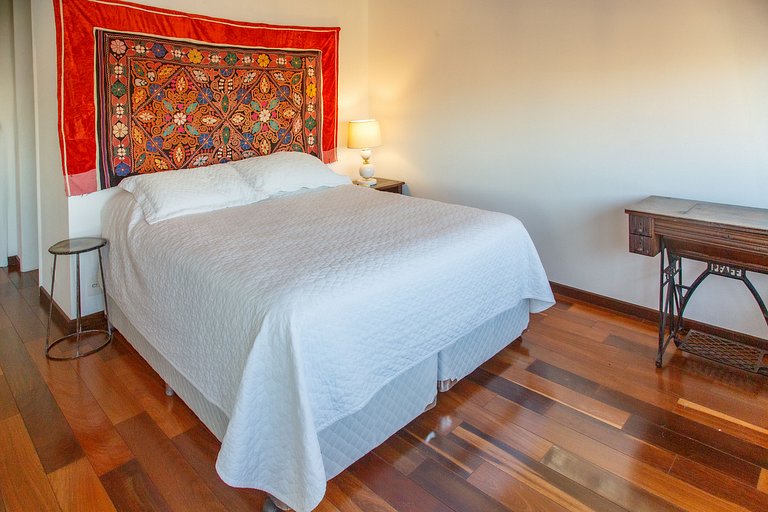 Andar alto 2 quartos, 140m2 perto Av Paulista