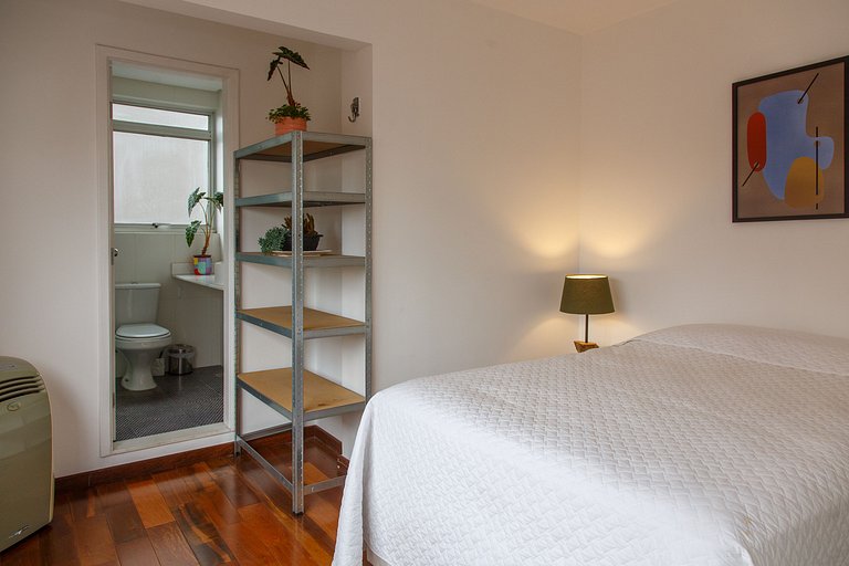 Andar alto 2 quartos, 140m2 perto Av Paulista