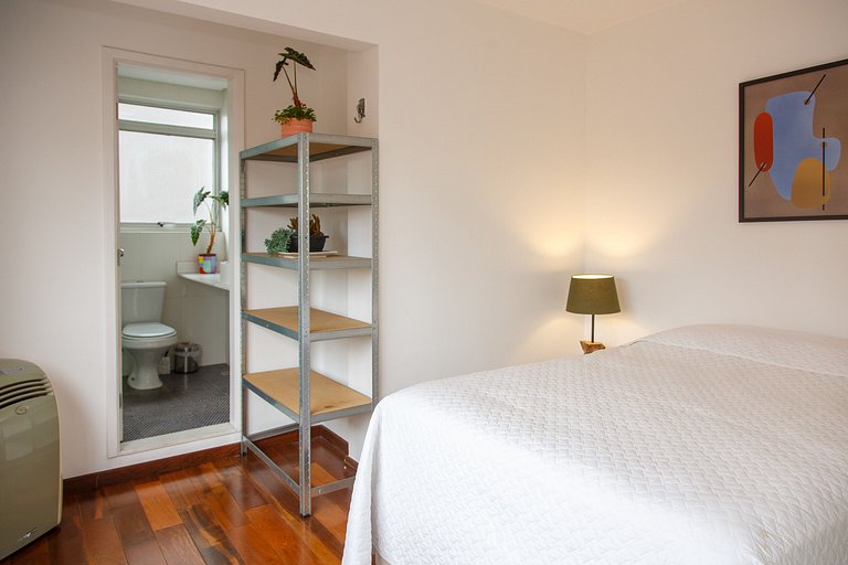 Andar alto 2 quartos, 140m2 perto Av Paulista