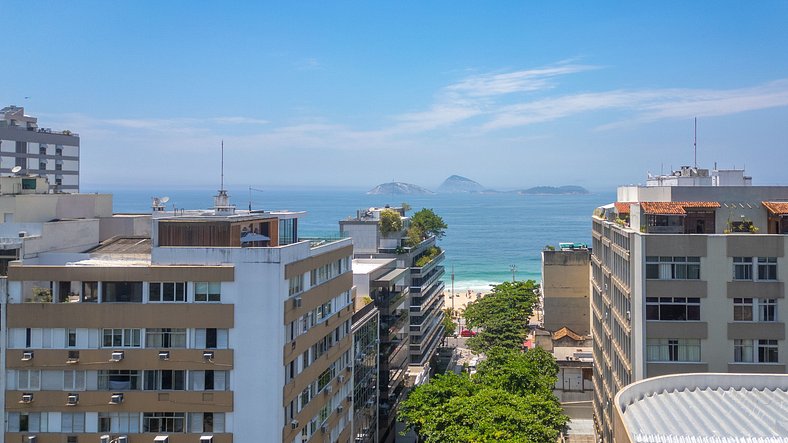 Beautiful 2 bedroom penthouse 100 m from the beach